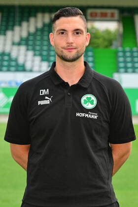 30.06.2022 - SpVgg Greuther Fürth ( Kleeblatt Spielvereinigung ) - 2. Fussball Bundesliga - Saison 2022 2023 - Fototermin Porträttermin Vorstellung Präsentation Pressetermin - - Demetrius Mahmoutes ( Physio SpVgg Greuther Fürth ) Einzelbild Einzelfoto Portrait Porträt Kopfbild