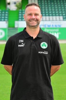 30.06.2022 - SpVgg Greuther Fürth ( Kleeblatt Spielvereinigung ) - 2. Fussball Bundesliga - Saison 2022 2023 - Fototermin Porträttermin Vorstellung Präsentation Pressetermin - - Daniel Wiegand (Team-Koordinator Zeugwart SpVgg Greuther Fürth ) Einzelbild Einzelfoto Portrait Porträt Kopfbild