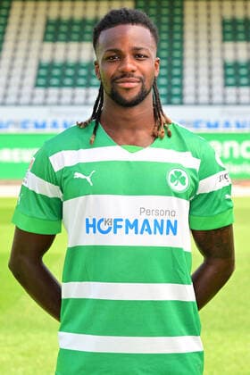 30.06.2022 - SpVgg Greuther Fürth ( Kleeblatt Spielvereinigung ) - 2. Fussball Bundesliga - Saison 2022 2023 - Fototermin Porträttermin Vorstellung Präsentation Pressetermin - - Gideon Jung ( 23, SpVgg Greuther Fürth ) Einzelbild Einzelfoto Portrait Porträt Kopfbild
