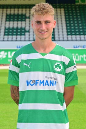 30.06.2022 - SpVgg Greuther Fürth ( Kleeblatt Spielvereinigung ) - 2. Fussball Bundesliga - Saison 2022 2023 - Fototermin Porträttermin Vorstellung Präsentation Pressetermin - - Nils Seufert (8, SpVgg Greuther Fürth ) Einzelbild Einzelfoto Portrait Porträt Kopfbild