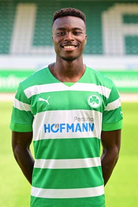 30.06.2022 - SpVgg Greuther Fürth ( Kleeblatt Spielvereinigung ) - 2. Fussball Bundesliga - Saison 2022 2023 - Fototermin Porträttermin Vorstellung Präsentation Pressetermin - - Dickson Abiama (11, SpVgg Greuther Fürth ) Einzelbild Einzelfoto Portrait Porträt Kopfbild