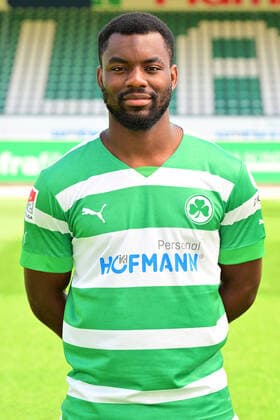 30.06.2022 - SpVgg Greuther Fürth ( Kleeblatt Spielvereinigung ) - 2. Fussball Bundesliga - Saison 2022 2023 - Fototermin Porträttermin Vorstellung Präsentation Pressetermin - - Afimico Pululu (9, SpVgg Greuther Fürth ) Einzelbild Einzelfoto Portrait Porträt Kopfbild