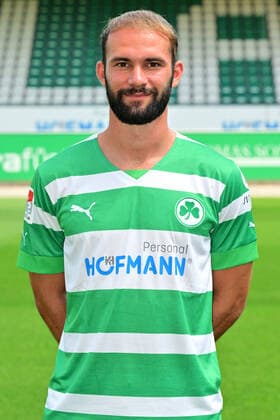 30.06.2022 - SpVgg Greuther Fürth ( Kleeblatt Spielvereinigung ) - 2. Fussball Bundesliga - Saison 2022 2023 - Fototermin Porträttermin Vorstellung Präsentation Pressetermin - - Simon Asta (2, SpVgg Greuther Fürth ) Einzelbild Einzelfoto Portrait Porträt Kopfbild