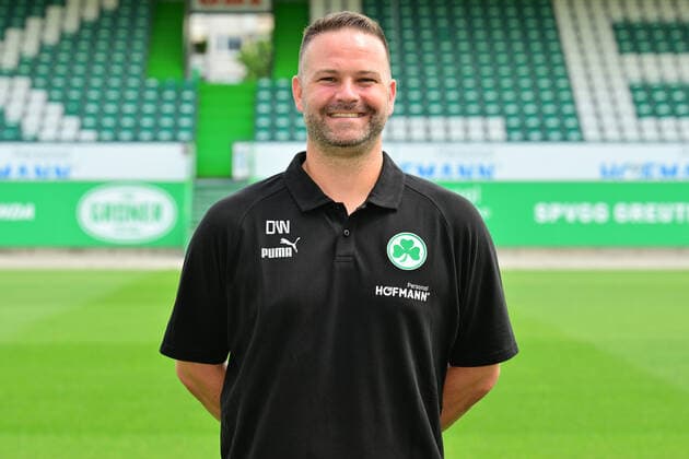 30.06.2022 - SpVgg Greuther Fürth ( Kleeblatt Spielvereinigung ) - 2. Fussball Bundesliga - Saison 2022 2023 - Fototermin Porträttermin Vorstellung Präsentation Pressetermin - - Daniel Wiegand (Team-Koordinator Zeugwart SpVgg Greuther Fürth ) Einzelbild Einzelfoto Portrait Porträt Kopfbild