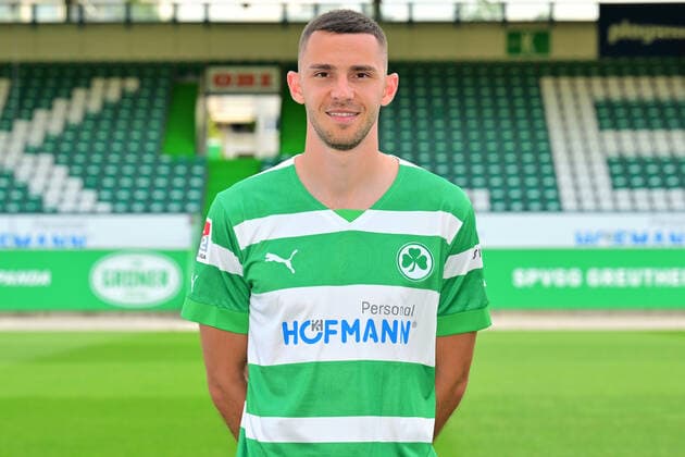 30.06.2022 - SpVgg Greuther Fürth ( Kleeblatt Spielvereinigung ) - 2. Fussball Bundesliga - Saison 2022 2023 - Fototermin Porträttermin Vorstellung Präsentation Pressetermin - - Branimir Hrgota (10. SpVgg Greuther Fürth ) Einzelbild Einzelfoto Portrait Porträt Kopfbild