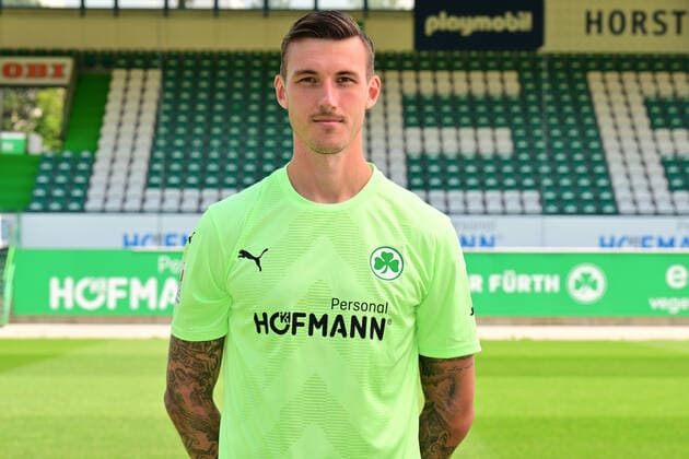 30.06.2022 - SpVgg Greuther Fürth ( Kleeblatt Spielvereinigung ) - 2. Fussball Bundesliga - Saison 2022 2023 - Fototermin Porträttermin Vorstellung Präsentation Pressetermin - - Andreas Linde (26, SpVgg Greuther Fürth ) Einzelbild Einzelfoto Portrait Porträt Kopfbild