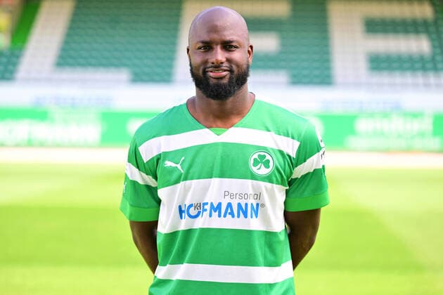 30.06.2022 - SpVgg Greuther Fürth ( Kleeblatt Spielvereinigung ) - 2. Fussball Bundesliga - Saison 2022 2023 - Fototermin Porträttermin Vorstellung Präsentation Pressetermin - - Jetro Willems (15, SpVgg Greuther Fürth ) Einzelbild Einzelfoto Portrait Porträt Kopfbild