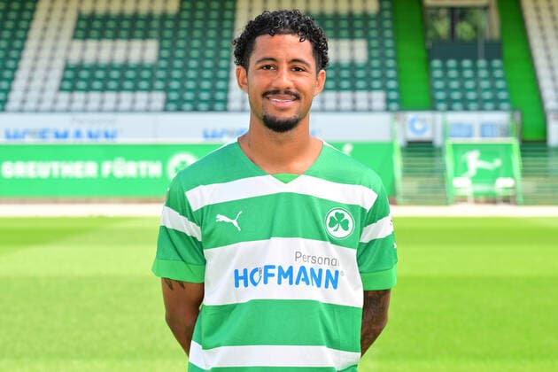 30.06.2022 - SpVgg Greuther Fürth ( Kleeblatt Spielvereinigung ) - 2. Fussball Bundesliga - Saison 2022 2023 - Fototermin Porträttermin Vorstellung Präsentation Pressetermin - - Jeremy Dudziak (28, SpVgg Greuther Fürth ) Einzelbild Einzelfoto Portrait Porträt Kopfbild