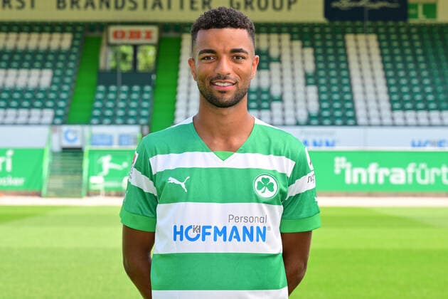 30.06.2022 - SpVgg Greuther Fürth ( Kleeblatt Spielvereinigung ) - 2. Fussball Bundesliga - Saison 2022 2023 - Fototermin Porträttermin Vorstellung Präsentation Pressetermin - - Timothy Tillman (21, SpVgg Greuther Fürth ) Einzelbild Einzelfoto Portrait Porträt Kopfbild