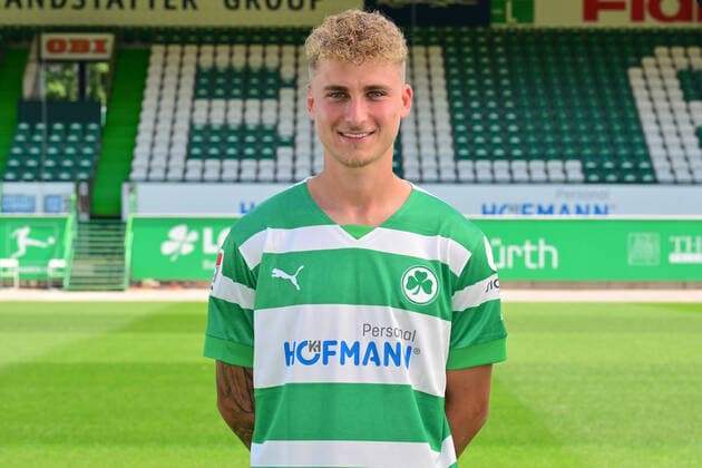 30.06.2022 - SpVgg Greuther Fürth ( Kleeblatt Spielvereinigung ) - 2. Fussball Bundesliga - Saison 2022 2023 - Fototermin Porträttermin Vorstellung Präsentation Pressetermin - - Nils Seufert (8, SpVgg Greuther Fürth ) Einzelbild Einzelfoto Portrait Porträt Kopfbild