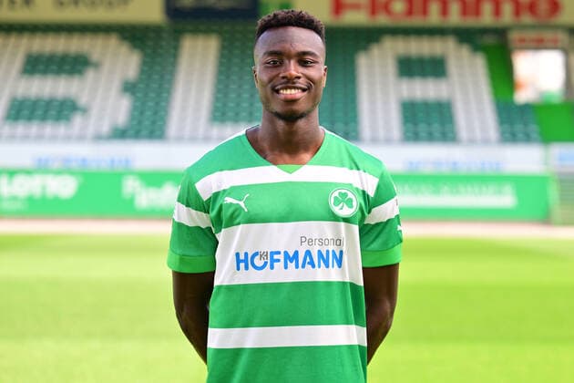 30.06.2022 - SpVgg Greuther Fürth ( Kleeblatt Spielvereinigung ) - 2. Fussball Bundesliga - Saison 2022 2023 - Fototermin Porträttermin Vorstellung Präsentation Pressetermin - - Dickson Abiama (11, SpVgg Greuther Fürth ) Einzelbild Einzelfoto Portrait Porträt Kopfbild