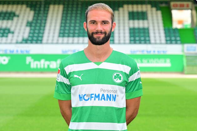 30.06.2022 - SpVgg Greuther Fürth ( Kleeblatt Spielvereinigung ) - 2. Fussball Bundesliga - Saison 2022 2023 - Fototermin Porträttermin Vorstellung Präsentation Pressetermin - - Simon Asta (2, SpVgg Greuther Fürth ) Einzelbild Einzelfoto Portrait Porträt Kopfbild