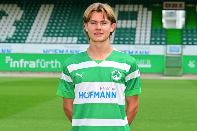 30.06.2022 - SpVgg Greuther Fürth ( Kleeblatt Spielvereinigung ) - 2. Fussball Bundesliga - Saison 2022 2023 - Fototermin Porträttermin Vorstellung Präsentation Pressetermin - - Devin Angleberger ( 31, SpVgg Greuther Fürth ) Einzelbild Einzelfoto Portrait Porträt Kopfbild