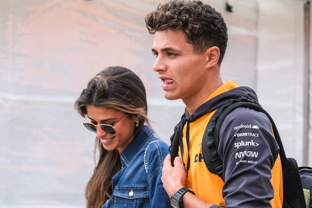 Lando Norris (UK, McLaren F1 Team 4) mit Freundin im Paddock, Großer Preis von Großbritannien, Silverstone, Motorsport, Formel 1, Großer Preis von Großbritannien, Silverstone, Motorsport, Formel 1, Foto: Knab Eibner Towcester Copyright: xEibner-Pressefotox