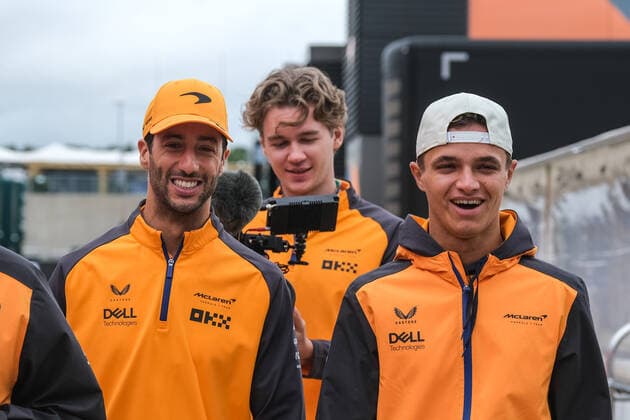 Daniel Ricciardo (AUS, McLaren F1 Team 3) und Lando Norris (UK, McLaren F1 Team 4) im Paddock, Großer Preis von Großbritannien, Silverstone, Motorsport, Formel 1, Großer Preis von Großbritannien, Silverstone, Motorsport, Formel 1, Foto: Knab Eibner Towcester Copyright: xEibner-Pressefotox