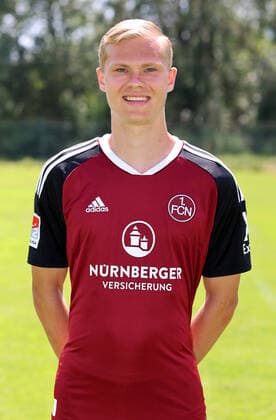 30.06.2022 - 1. FC Nürnberg FCN Club - Saison 2022 2023 - Fototermin Porträttermin Pressetermin Präsentation - Einzelbild Einzelfoto Portrait Porträt Kopfbild - DaMa - Louis Breunig (32, 1. FC Nürnberg FCN ) Einzelbild Einzelfoto Portrait Porträt Kopfbild