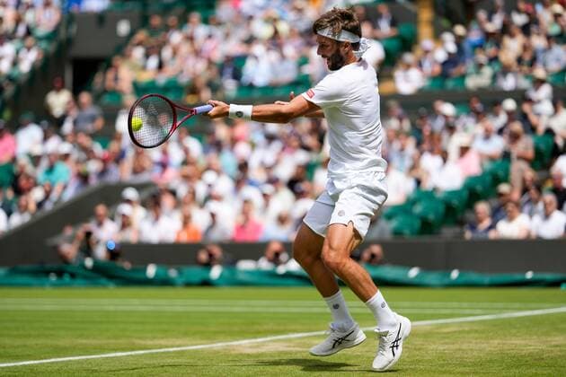Mandatory Credit: Photo by Dave Shopland Shutterstock (13012402bd) Liam Broady during his third round match Wimbledon Tennis Championships, Day 6, The All England Lawn Tennis and Croquet Club, London, UK - 02 Jul 2022 Wimbledon Tennis Championships, Day 6, The All England Lawn Tennis and Croquet Club, London, UK - 02 Jul 2022  Copyright: xDavexShopland Shutterstockx 13012402bd