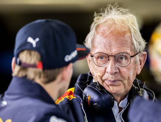 SILVERSTONE - Helmut Marko talks to Max Verstappen (Oracle Red Bull Racing) during 3rd free practice ahead of the F1 Grand Prix of Great Britain at Silverstone on July 2, 2022 in Silverstone, England. REMKO DE WAAL F1 Grand Prix of Great Britain - Practice 3 2022 xVIxANPxSportx xxANPxIVx