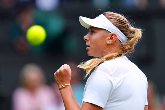 Mandatory Credit: Photo by Javier Garcia Shutterstock (13012408dp) Amanda Anisimova during her third round match Wimbledon Tennis Championships, Day 6, The All England Lawn Tennis and Croquet Club, London, UK - 02 Jul 2022 Wimbledon Tennis Championships, Day 6, The All England Lawn Tennis and Croquet Club, London, UK - 02 Jul 2022  Copyright: xJavierxGarcia Shutterstockx 13012408dp