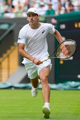 Mandatory Credit: Photo by Dave Shopland Shutterstock (13012402bp) Alex de Minaur during his third round match Wimbledon Tennis Championships, Day 6, The All England Lawn Tennis and Croquet Club, London, UK - 02 Jul 2022 Wimbledon Tennis Championships, Day 6, The All England Lawn Tennis and Croquet Club, London, UK - 02 Jul 2022  Copyright: xDavexShopland Shutterstockx 13012402bp