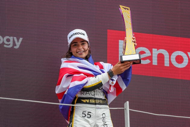 FORMULA 1 LENOVO BRITISH GRAND PRIX 2022, 02 2022 Jamie Chadwick celebrates winning the W Series during the FORMULA 1 LENOVO BRITISH GRAND PRIX at Silverstone Circuit, Silverstone, United Kingdom on 2 July 2022 Editorial Use Only Copyright: xPhilxDuncanx ESM-0555-0003