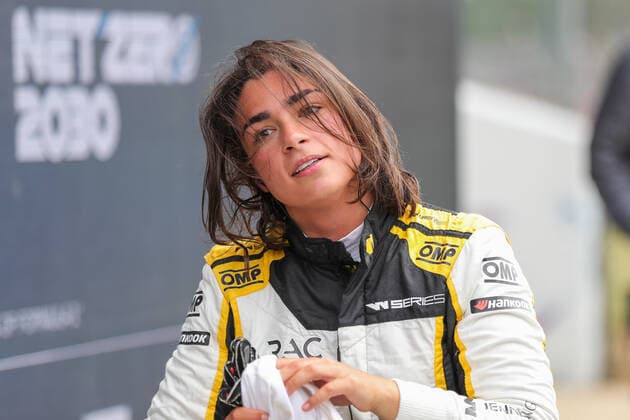 FORMULA 1 LENOVO BRITISH GRAND PRIX 2022, 02 2022 Jamie Chadwick celebrates winning the W Series Portrait during the FORMULA 1 LENOVO BRITISH GRAND PRIX at Silverstone Circuit, Silverstone, United Kingdom on 2 July 2022 Editorial Use Only Copyright: xPhilxDuncanx ESM-0555-0004