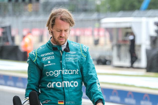 Sebastian Vettel (GER, Aston Martin Aramco Cognizant F1 Team 5) in der Box, Großer Preis von Großbritannien, Silverstone, Motorsport, Formel 1, Großer Preis von Großbritannien, Silverstone, Motorsport, Formel 1, Foto: Knab Eibner Towcester Copyright: xEibner-Pressefotox