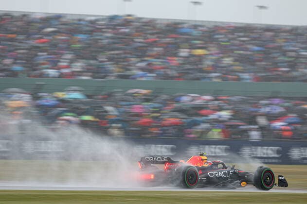 11 PEREZ Sergio (mex), Red Bull Racing RB18, action during the Formula 1 Lenovo British Grand Prix 2022, 10th round of the 2022 FIA Formula One World Championship, WM, Weltmeisterschaft on the Silverstone Circuit, from July 1 to 3, 2022 in Silverstone, United Kingdom - F1 - BRITISH GRAND PRIX 2022 DPPI Panoramic  GOOD9396