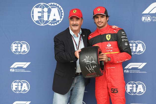 SAINZ Carlos (spa), Scuderia Ferrari F1-75, portrait with Nigel Mansel during the Formula 1 Lenovo British Grand Prix 2022, 10th round of the 2022 FIA Formula One World Championship, WM, Weltmeisterschaft on the Silverstone Circuit, from July 1 to 3, 2022 in Silverstone, United Kingdom - F1 - BRITISH GRAND PRIX 2022 DPPI Panoramic  G00D7827
