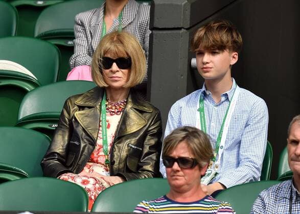 Bilder des Jahres 2022, Sport 07 Juli Sport Themen der Woche KW26 Mandatory Credit: Photo by James Veysey Shutterstock (13012407bg) Anna Wintour and Luke Wintour in the Royal Box on Centre Court Wimbledon Tennis Championships, Day 6, The All England Lawn Tennis and Croquet Club, London, UK - 02 Jul 2022 Wimbledon Tennis Championships, Day 6, The All England Lawn Tennis and Croquet Club, London, UK - 02 Jul 2022  Copyright: xJamesxVeysey Shutterstockx 13012407bg