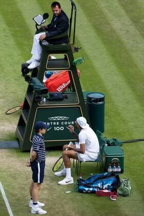 Mandatory Credit: Photo by Ella Ling Shutterstock (13012401dw) Nick Kyrgios questions the umpire during his third round match Wimbledon Tennis Championships, Day 6, The All England Lawn Tennis and Croquet Club, London, UK - 02 Jul 2022 Wimbledon Tennis Championships, Day 6, The All England Lawn Tennis and Croquet Club, London, UK - 02 Jul 2022  Copyright: xEllaxLing Shutterstockx 13012401dw