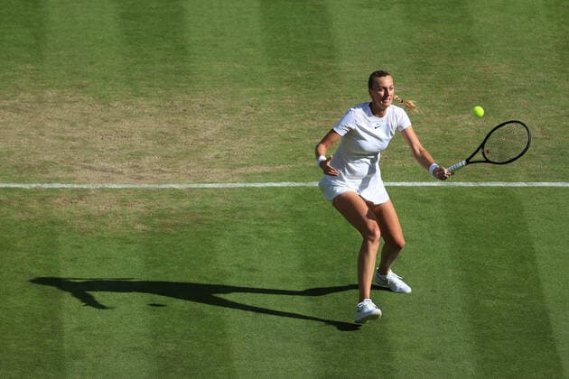 Tennis - Wimbledon (Day 6) 2nd July 2022 - Tennis - Wimbledon (Day 6) - Petra Kvitova (CZE) in action against Paula Badosa (ESP) during their Ladies Singles 3rd Round match - Photo: Simon Stacpoole Offside. London UK Copyright: xSimonxStacpoolexOffside
