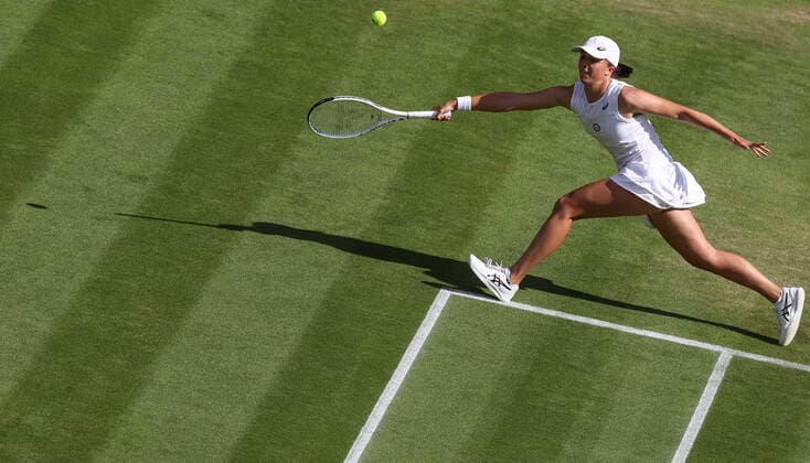 (220703) -- LONDON, July 3, 2022 -- Iga Swiatek competes during the women s singles third round match between Alize Cornet of France and Iga Swiatek of Poland at Wimbledon Tennis Championship in London, Britain, on July 2, 2022. ) (SP)BRITAIN-LONDON-TENNIS-WIMBLEDON-WOMEN S SINGLES HanxYan 