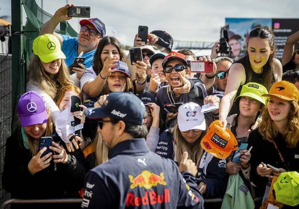 SILVERSTONE - Sergio Perez (Oracle Red Bull Racing) ahead of the F1 Grand Prix of Great Britain at Silverstone on July 3, 2022 in Silverstone, England. REMKO DE WAAL F1 Grand Prix of Great Britain 2022 xVIxANPxSportx xxANPxIVx