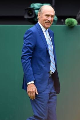 Tennis, Wimbledon, Feier zum 100-Jahr-Jubiläum des Centre Courts Mandatory Credit: Photo by James Veysey Shutterstock (13012856bi) John Newcombe Wimbledon Tennis Championships, Day 7, The All England Lawn Tennis and Croquet Club, London, UK - 03 Jul 2022 Wimbledon Tennis Championships, Day 7, The All England Lawn Tennis and Croquet Club, London, UK - 03 Jul 2022  Copyright: xJamesxVeysey Shutterstockx 13012856bi
