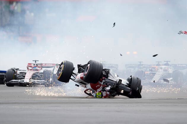 F1 Grand Prix of Great Britain Zhou Guanyu of China Alfa Romeo F1 and George Russell of Great Britain and AMG Petronas F1 crash their cars during the race of the F1 Grand Prix of Great Britain at Silverstone on July 3, 2022 in Northampton, United Kingdom. Northampton Barcelona England  Copyright: xJosexBretonx originalFilename:breton-f1grandp220703_npbCG.jpg