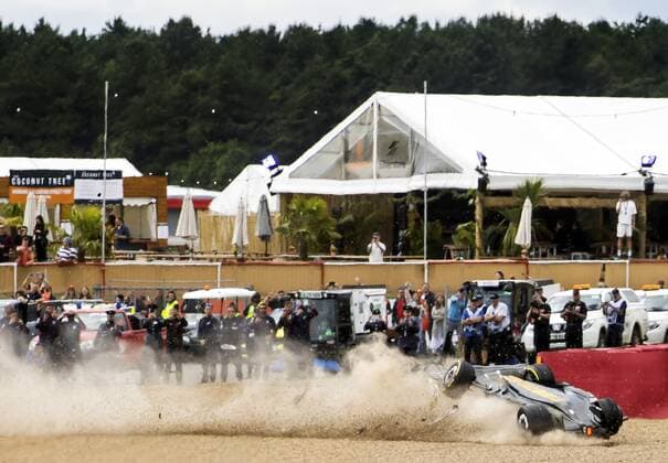 NORTHAMPTON - Guanyu Zhou (24) driving the Alfa Romeo C40 crashes during the F1 Grand Prix of Great Britain at Silverstone on July 3, 2022 in Northampton, England. REMKO DE WAAL F1 Grand Prix of Great Britain 2022 xVIxANPxSportx xxANPxIVx