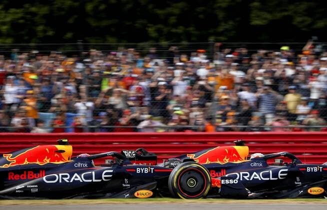 NORTHAMPTON - Sergio Perez (11) driving the Oracle Red Bull Racing RB18 Honda and Max Verstappen (1) driving the Oracle Red Bull Racing RB18 Honda during the F1 Grand Prix of Great Britain at Silverstone on July 3, 2022 in Northampton, England. REMKO DE WAAL F1 Grand Prix of Great Britain 2022 xVIxANPxSportx xxANPxIVx