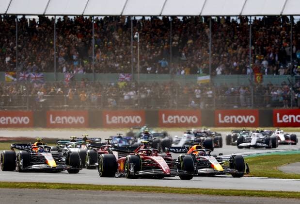 NORTHAMPTON - Sergio Perez (11) driving the Oracle Red Bull Racing RB18 Honda, Carlos Sainz (55) driving the Ferrari and Max Verstappen (1) driving the Oracle Red Bull Racing RB18 Honda during the F1 Grand Prix of Great Britain at Silverstone on July 3, 2022 in Northampton, England. REMKO DE WAAL F1 Grand Prix of Great Britain 2022 xVIxANPxSportx xxANPxIVx