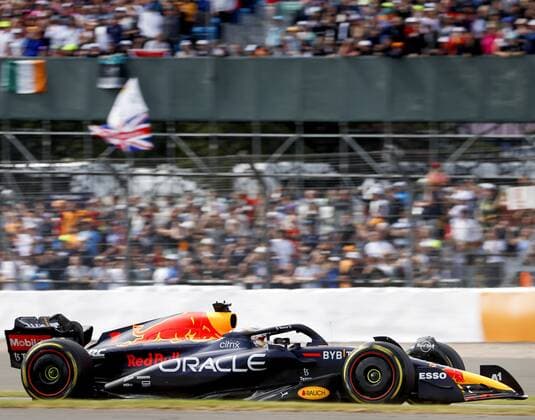 NORTHAMPTON - Max Verstappen (1) with the Oracle Red Bull Racing RB18 Honda during the F1 Grand Prix of Great Britain at Silverstone on July 3, 2022 in Northampton, England. REMKO DE WAAL F1 Grand Prix of Great Britain 2022 xVIxANPxSportx xxANPxIVx