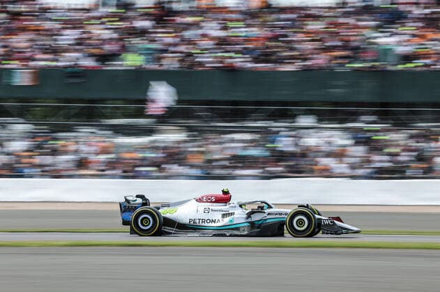 44 HAMILTON Lewis (gbr), Mercedes AMG F1 Team W13, action during the Formula 1 Lenovo British Grand Prix 2022, 10th round of the 2022 FIA Formula One World Championship, WM, Weltmeisterschaft on the Silverstone Circuit, from July 1 to 3, 2022 in Silverstone, United Kingdom - F1 - BRITISH GRAND PRIX 2022 - RACE DPPI Panoramic  G00D8201