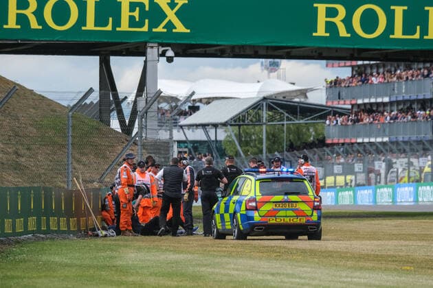 Personen stürmen die Strecke, Großer Preis von Großbritannien, Silverstone, Motorsport, Formel 1, Großer Preis von Großbritannien, Silverstone, Motorsport, Formel 1 Towcester Copyright: xEibner-Pressefotox