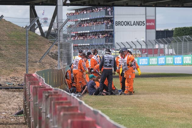 Personen stürmen die Strecke, Großer Preis von Großbritannien, Silverstone, Motorsport, Formel 1, Großer Preis von Großbritannien, Silverstone, Motorsport, Formel 1 Towcester Copyright: xEibner-Pressefotox