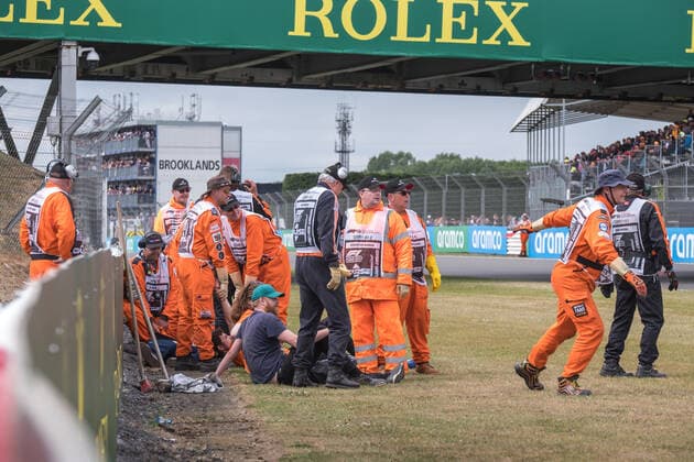 Personen stürmen die Strecke, Großer Preis von Großbritannien, Silverstone, Motorsport, Formel 1, Großer Preis von Großbritannien, Silverstone, Motorsport, Formel 1 Towcester Copyright: xEibner-Pressefotox