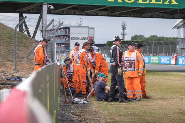 Personen stürmen die Strecke, Großer Preis von Großbritannien, Silverstone, Motorsport, Formel 1, Großer Preis von Großbritannien, Silverstone, Motorsport, Formel 1 Towcester Copyright: xEibner-Pressefotox