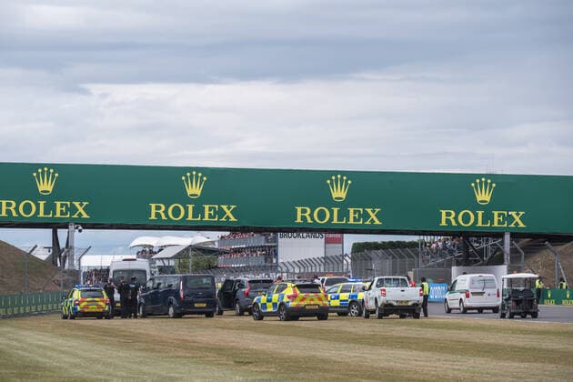 Personen stürmen die Strecke, Großer Preis von Großbritannien, Silverstone, Motorsport, Formel 1, Großer Preis von Großbritannien, Silverstone, Motorsport, Formel 1 Towcester Copyright: xEibner-Pressefotox