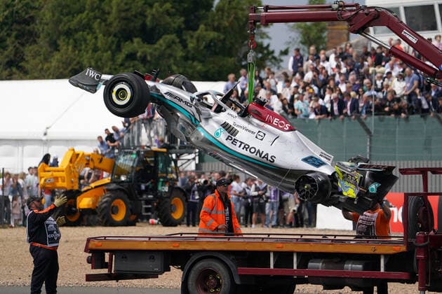 FORMULA 1 LENOVO BRITISH GRAND PRIX 2022, 03 07 2022 George Russell 63 (GBR), Mercedes W13 damage after crash during the FORMULA 1 LENOVO BRITISH GRAND PRIX at Silverstone Circuit, Silverstone, United Kingdom on 3 July 2022 Editorial Use Only Copyright: xEleanorxHoadx ESM-0560-0027