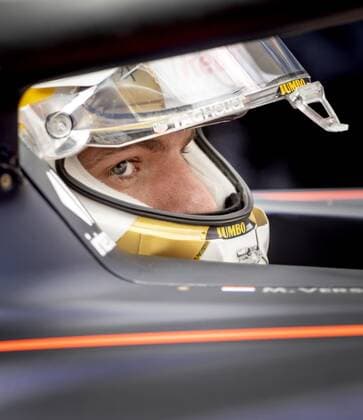 NORTHAMPTON - Max Verstappen (1) with the Oracle Red Bull Racing RB18 Honda ahead of the start of the F1 Grand Prix of Great Britain at Silverstone on July 3, 2022 in Northampton, England. REMKO DE WAAL F1 Grand Prix of Great Britain 2022 xVIxANPxSportx xxANPxIVx