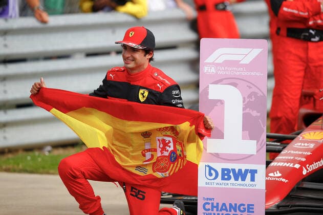SAINZ Carlos (spa), Scuderia Ferrari F1-75, portrait celebrates his victory during the Formula 1 Lenovo British Grand Prix 2022, 10th round of the 2022 FIA Formula One World Championship, WM, Weltmeisterschaft on the Silverstone Circuit, from July 1 to 3, 2022 in Silverstone, United Kingdom - F1 - BRITISH GRAND PRIX 2022 - RACE DPPI Panoramic  _B3_9631