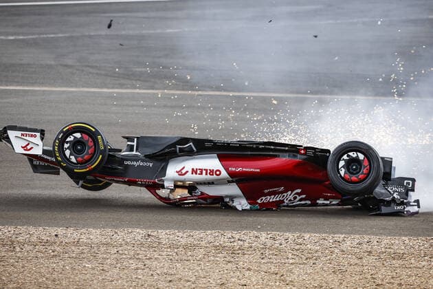 24 ZHOU Guanyu (chi), Alfa Romeo F1 Team ORLEN C42, action start of the race, depart, crash, accident, during the Formula 1 Lenovo British Grand Prix 2022, 10th round of the 2022 FIA Formula One World Championship, WM, Weltmeisterschaft on the Silverstone Circuit, from July 1 to 3, 2022 in Silverstone, United Kingdom - F1 - BRITISH GRAND PRIX 2022 - RACE DPPI Panoramic 00122025__R5_7460